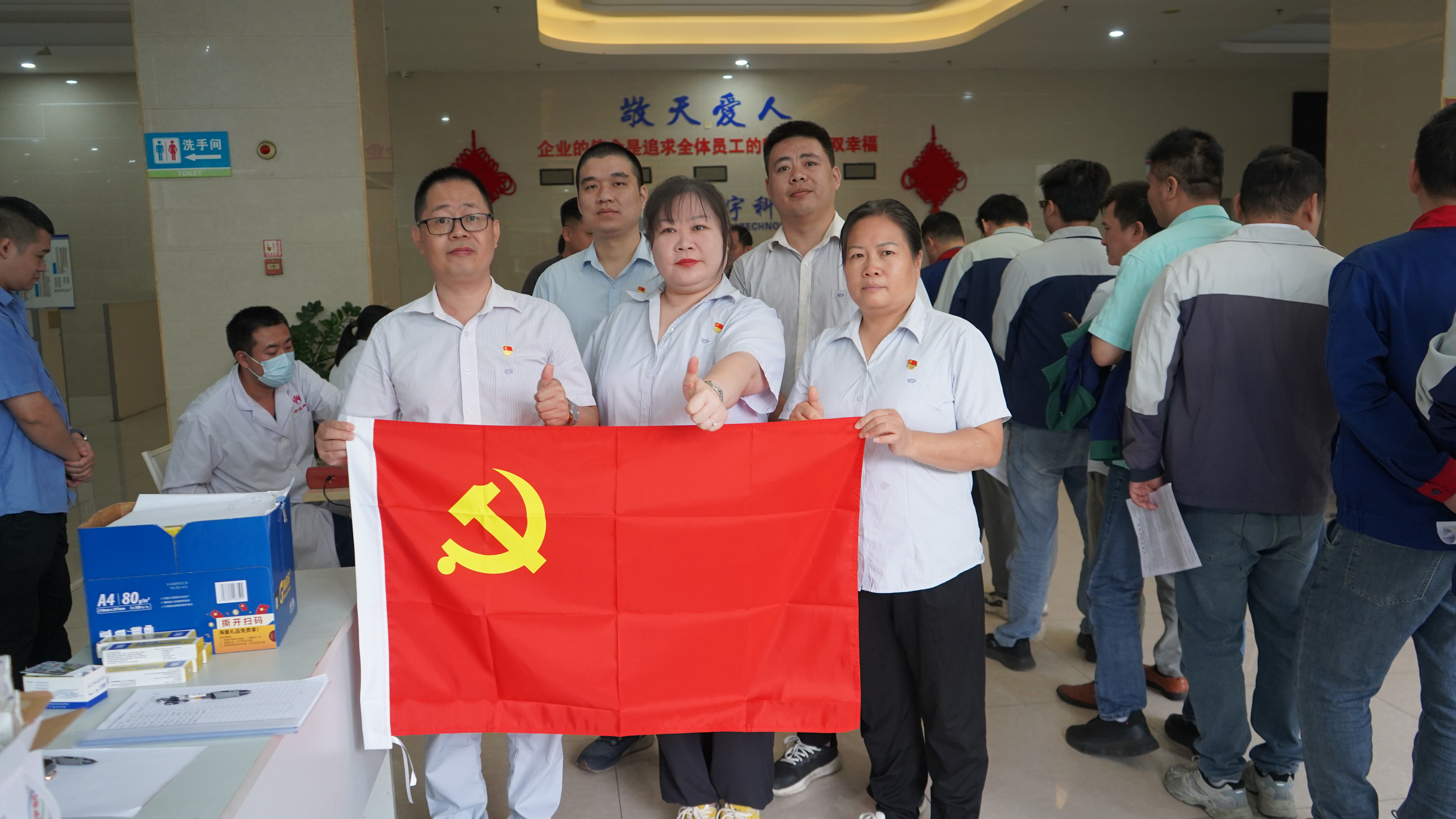 Great love needs no words, blood speaks for itself — Tongyu Communications organizes voluntary blood donation, demonstrating responsibility through the gift of life-giving blood.